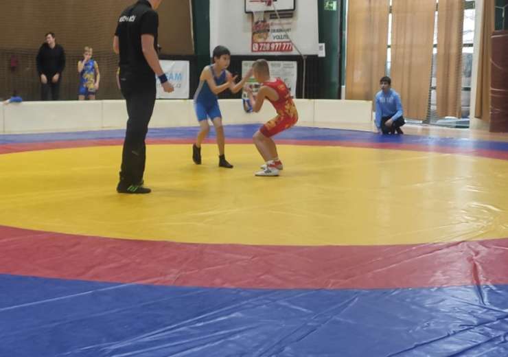 Vaněček v červeném a Pantazi modrý