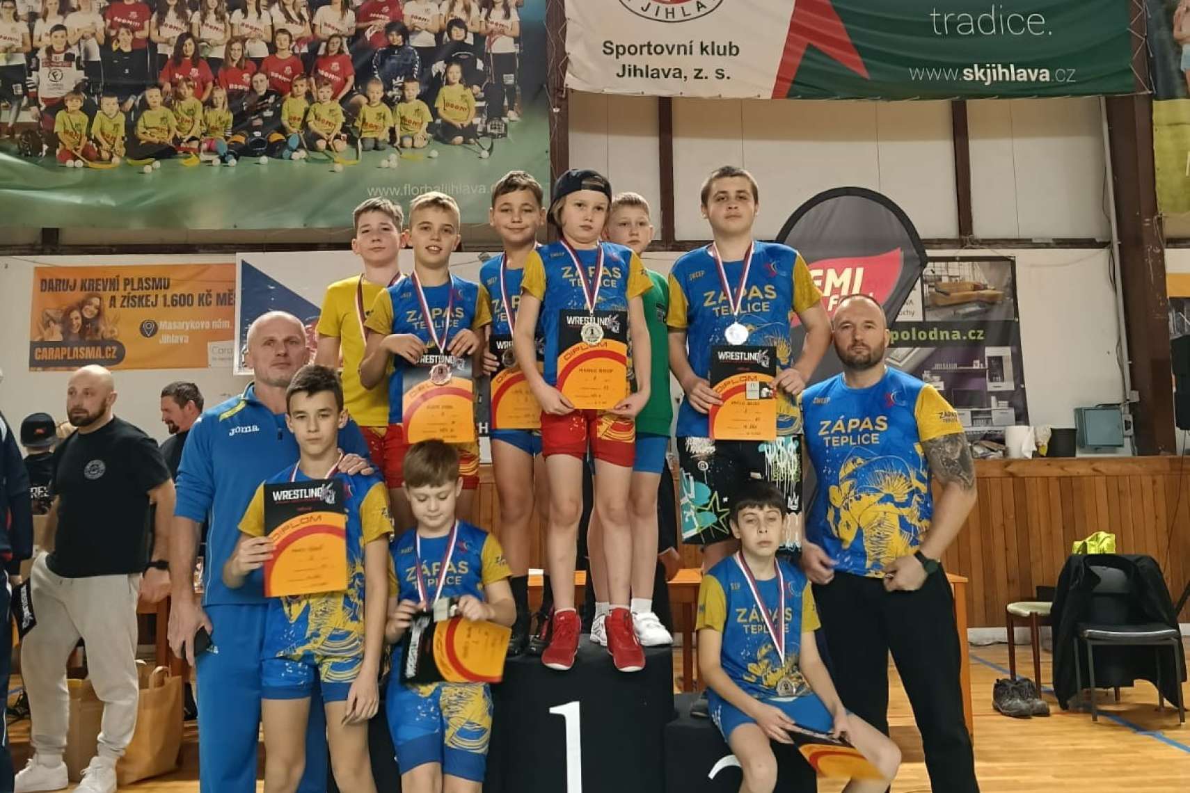 z leva horní-Fedotov,Zidra,Blahota,Yarylov,Levynets,Balej,dole tr.Jezdinský,Černý,Belák,Pantazi,Černý