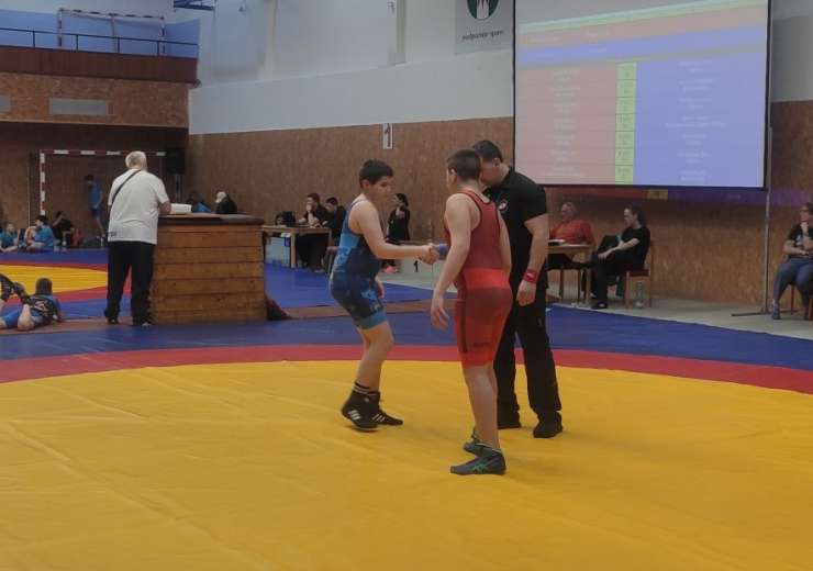 Drága György červený