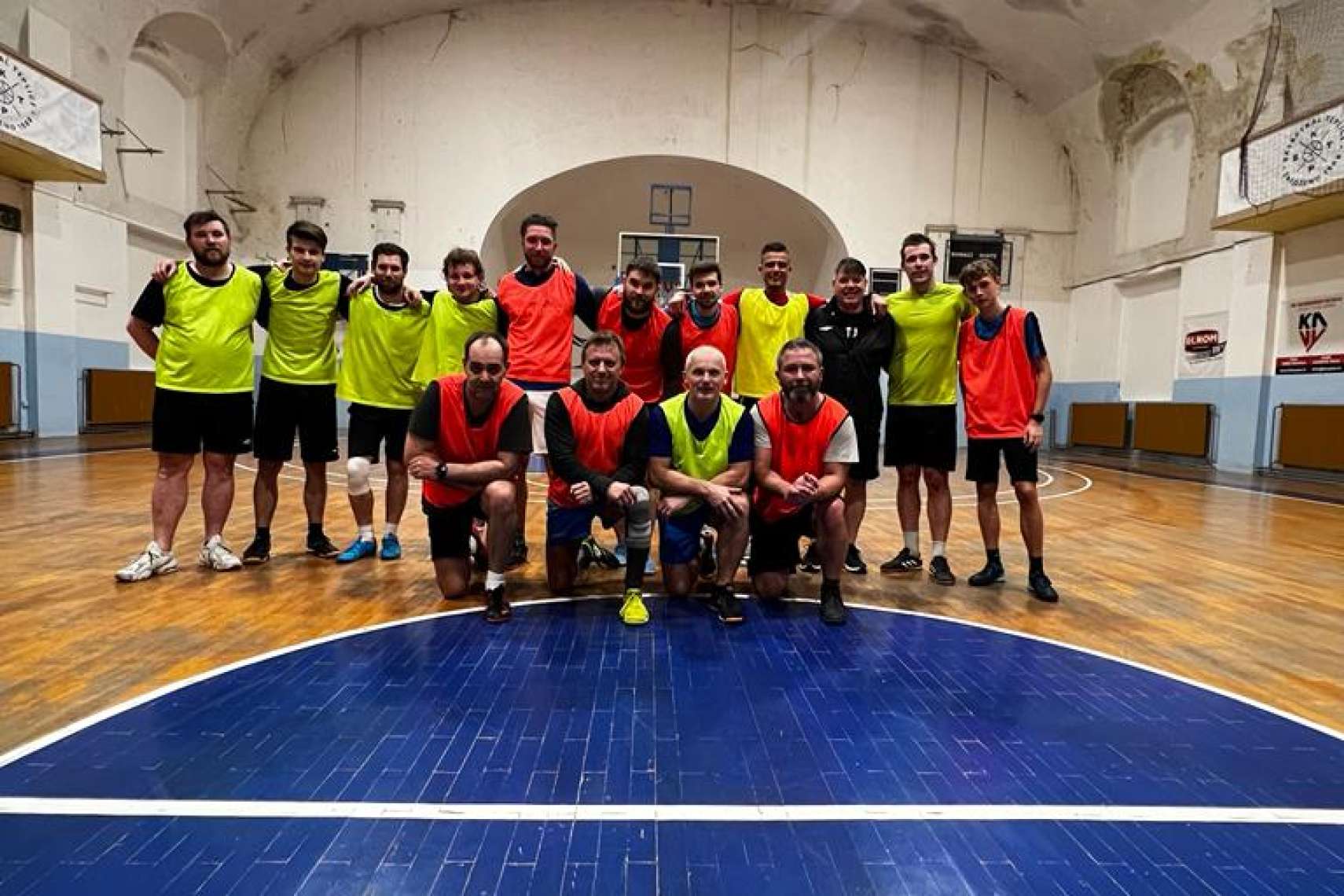 zápasnický fotbal 2023-Indrák,Jezdinský,Aschley,Jungman,Horák jun.,Klouček,Mikiska,Kliský jun.,Kliský,Konečný,Kloček,Bednář,Ellschllöger,Jezdinský,Šucha