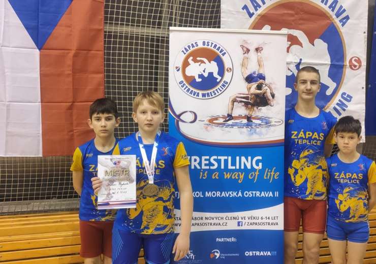 tepličtí zápasníci-Pantazi,Dordiai,Jezdinský,Hradský