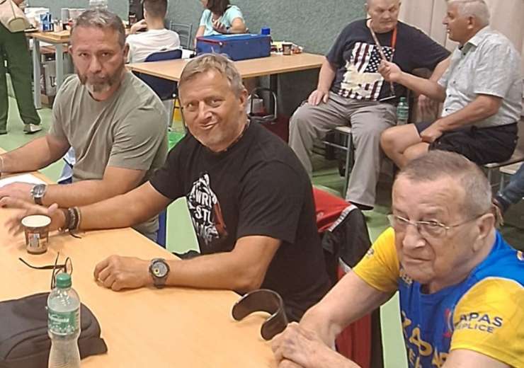 rozhlas Šucha Michael,Zbyněk Ellschllöger a trenér Josef Ellschllöger,v zadu Doksanský Petr a Benedik Miroslav